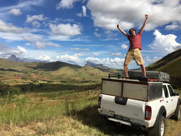 Okke Standing Back Of Car Happy Highlands Kopie
